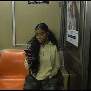 Meet your Posher, Ella